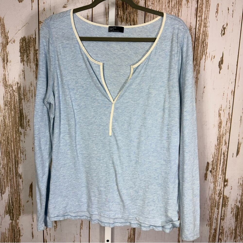 GAP, Light Blue Long Sleeve V-Neck Top. Size XXL. Super Soft. Excellent cond!